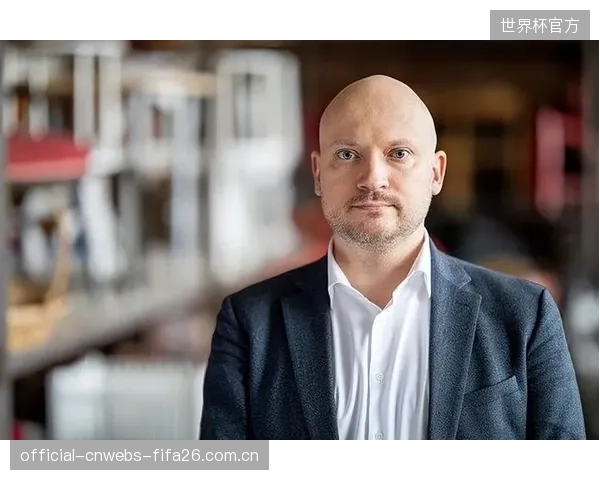 乌尊在法兰克福的攻击线上扮演了多面手角色，其全面的数据表现支撑了球队的前场运转。